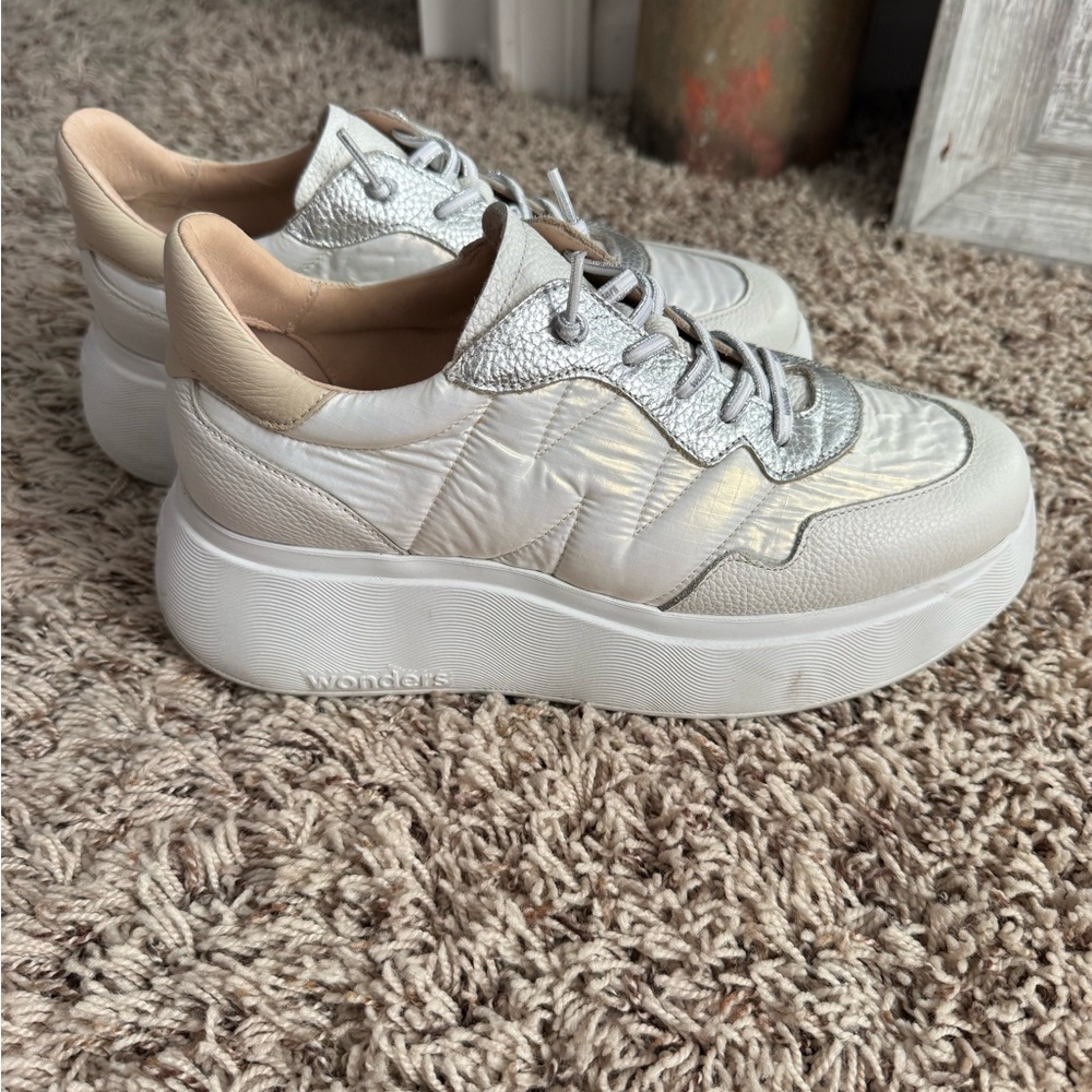 Women's Wonder’s White and Silver Memory Gel Platform Sneakers
